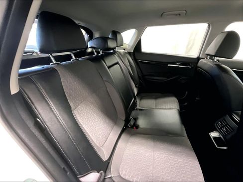 Used 2025 Kia Seltos S image 16