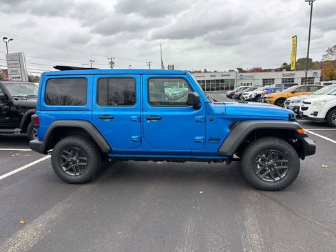 Used 2026 Jeep Wrangler Unlimited Sport AWD/4WD image 2