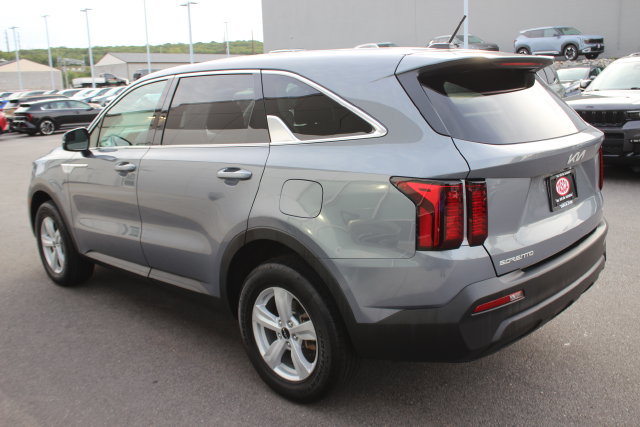 Used 2023 Kia Sorento LX AWD/4WD image 28