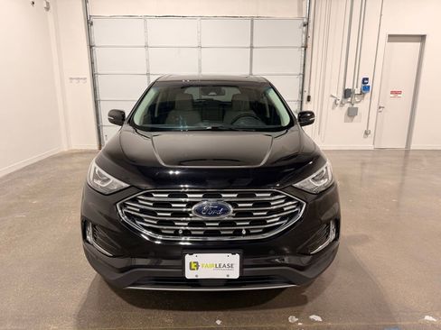 Used 2021 Ford Edge Titanium image 2