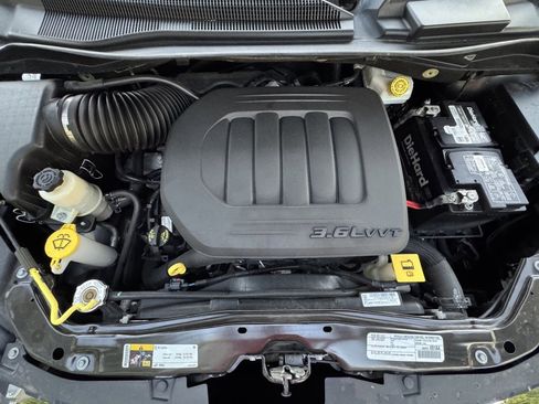 Used 2020 Dodge Grand Caravan SXT image 10