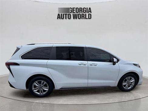 Used 2022 Toyota Sienna Limited FWD image 15