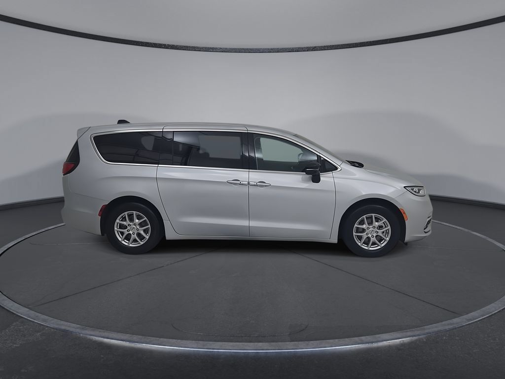 Certified 2024 Chrysler Pacifica Touring-L FWD image 19