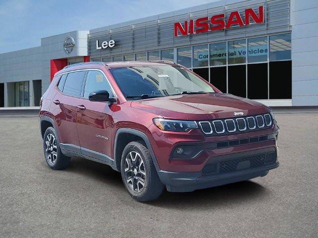 Used 2022 Jeep Compass Latitude w/ Convenience Group AWD/4WD image 1