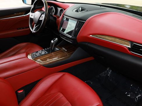 Used 2022 Maserati Levante Modena image 21