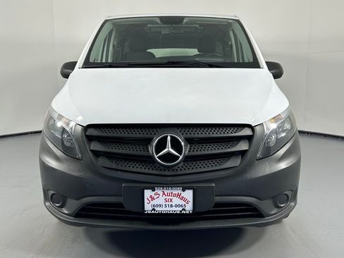 Used 2022 Mercedes-Benz Metris image 2