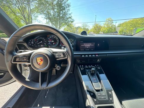 Used 2024 Porsche 911 Carrera 4 AWD/4WD image 9