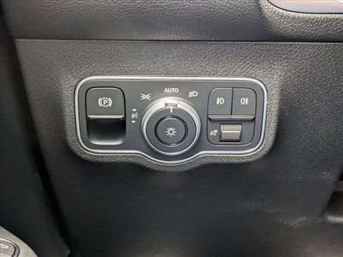 Certified 2025 Mercedes-Benz GLB 250 image 10