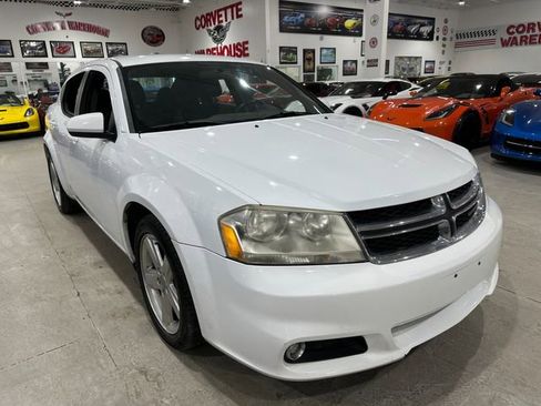 Used 2013 Dodge Avenger SXT image 4