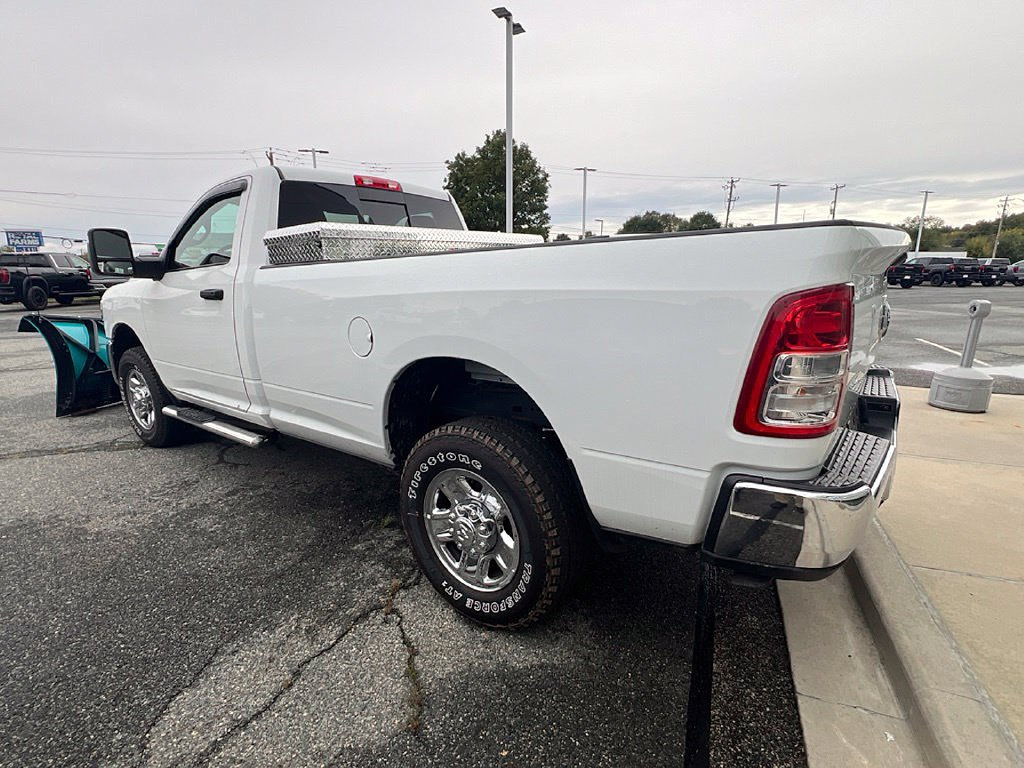 Used 2024 RAM 2500 Tradesman w/ Chrome Appearance Group AWD/4WD image 8