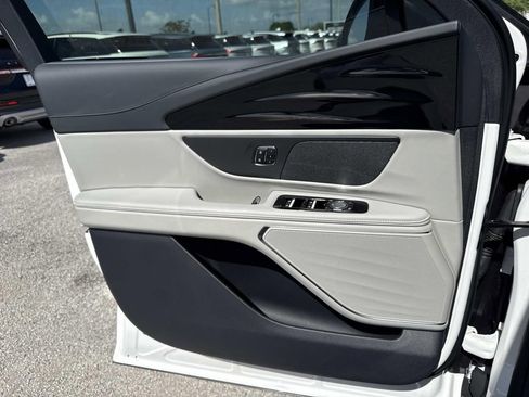 New 2026 Lincoln Nautilus Premier image 18