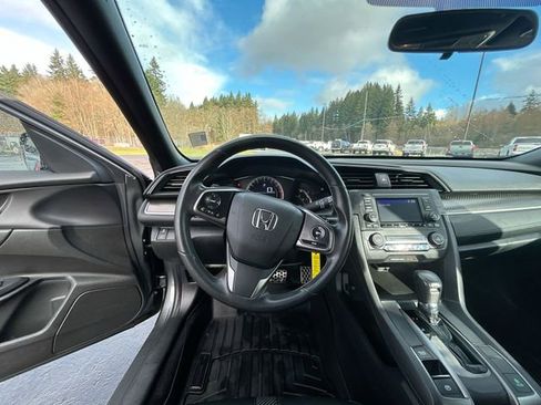Used 2017 Honda Civic Sport image 10