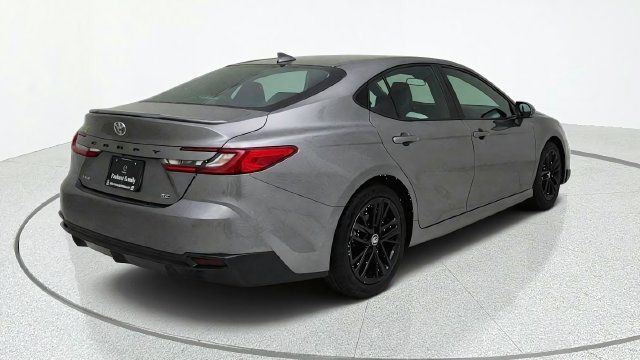 Used 2025 Toyota Camry SE FWD image 5