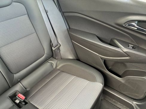 Used 2025 Chevrolet Trax LT image 36