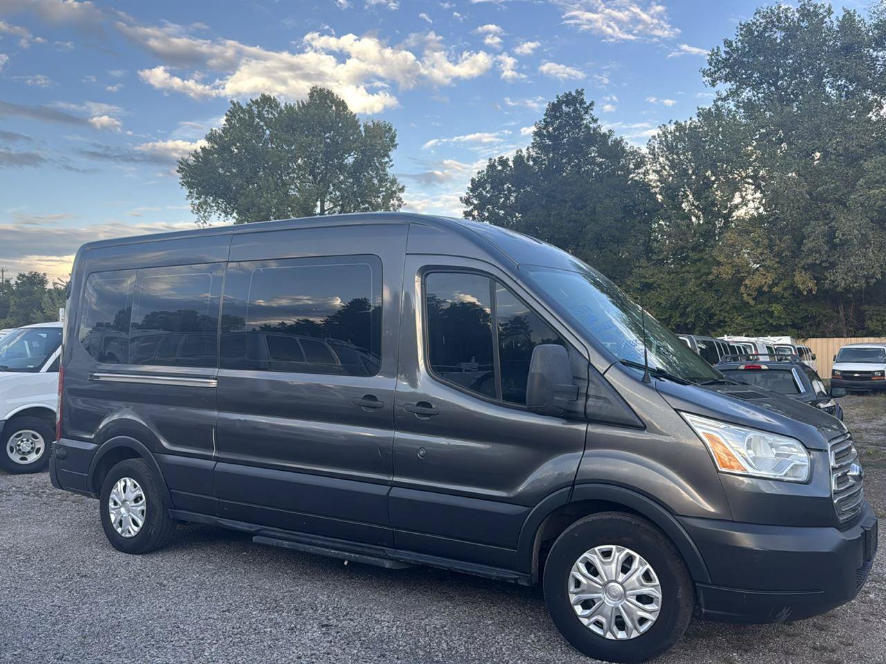 Used 2017 Ford Transit 350 XLT RWD image 4