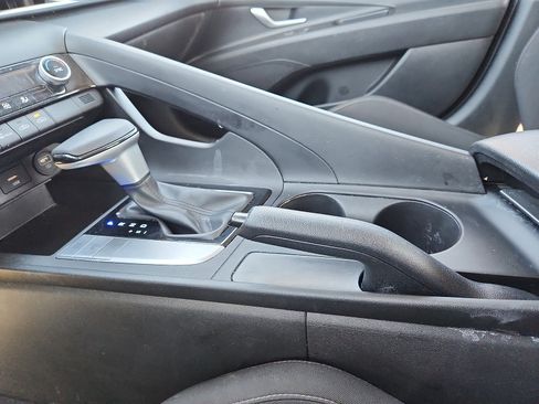 Used 2023 Hyundai Elantra SEL image 20