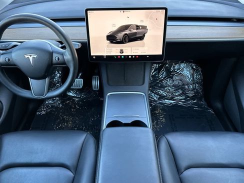 Used 2022 Tesla Model Y Performance image 3