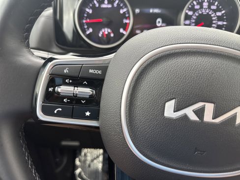 Used 2022 Kia Carnival SX image 25