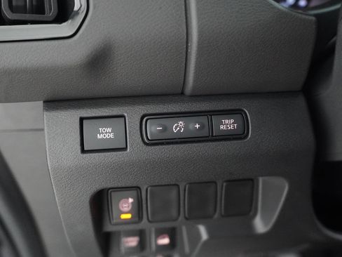 Used 2025 Nissan Frontier PRO-4X AWD/4WD image 16