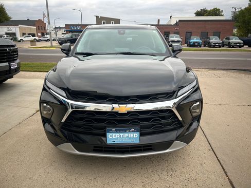 Used 2025 Chevrolet Blazer LT image 3