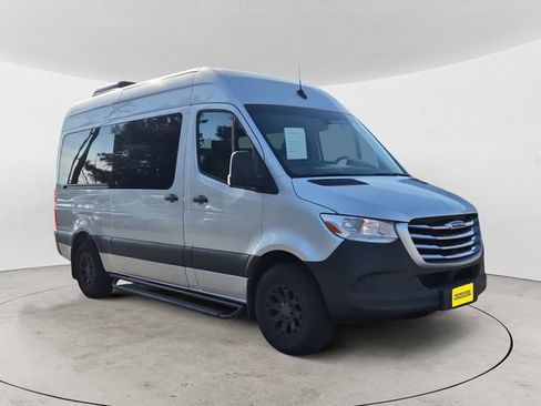 Used 2019 Freightliner Sprinter 2500 RWD image 7