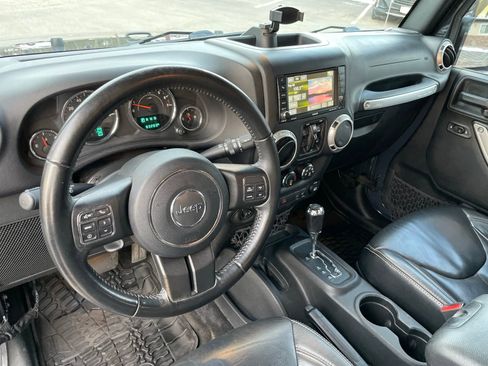 Used 2017 Jeep Wrangler Unlimited Sahara w/ Connectivity Group AWD/4WD image 20