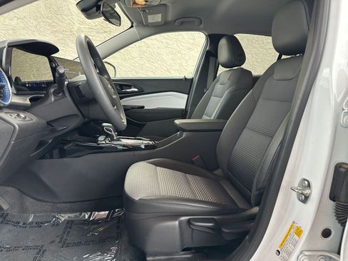 Used 2025 Chevrolet Trax LT image 24