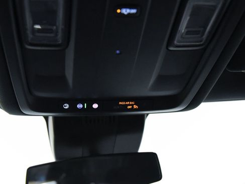 Used 2025 Chevrolet Suburban LS image 26