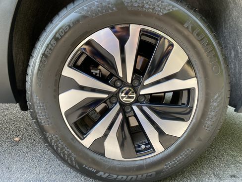 Used 2025 Volkswagen Atlas SE FWD image 42
