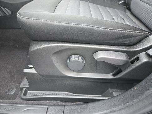 Certified 2022 Ford Edge SE image 12