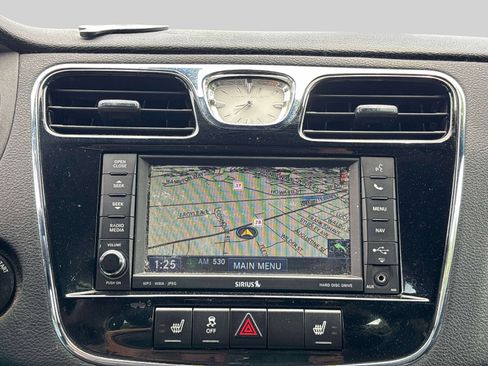 Used 2013 Chrysler 200 S FWD image 9