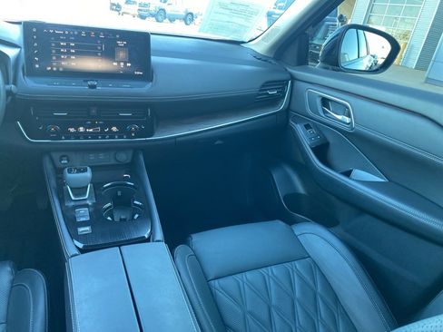 Used 2024 Nissan Rogue Platinum w/ Platinum Premium Package image 20