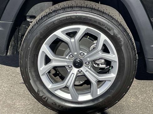 Used 2025 Jeep Compass Latitude image 13