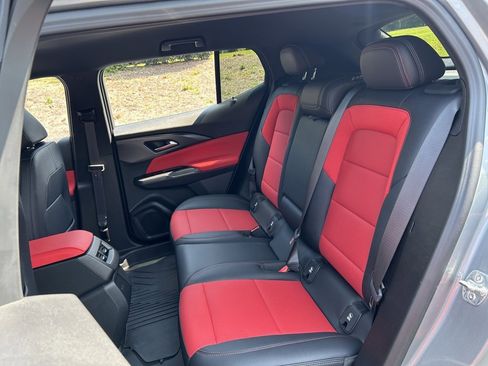 Used 2025 Chevrolet Equinox EV RS image 36