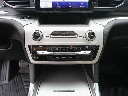 Used 2021 Ford Explorer XLT w/ Equipment Group 202A RWD image 18