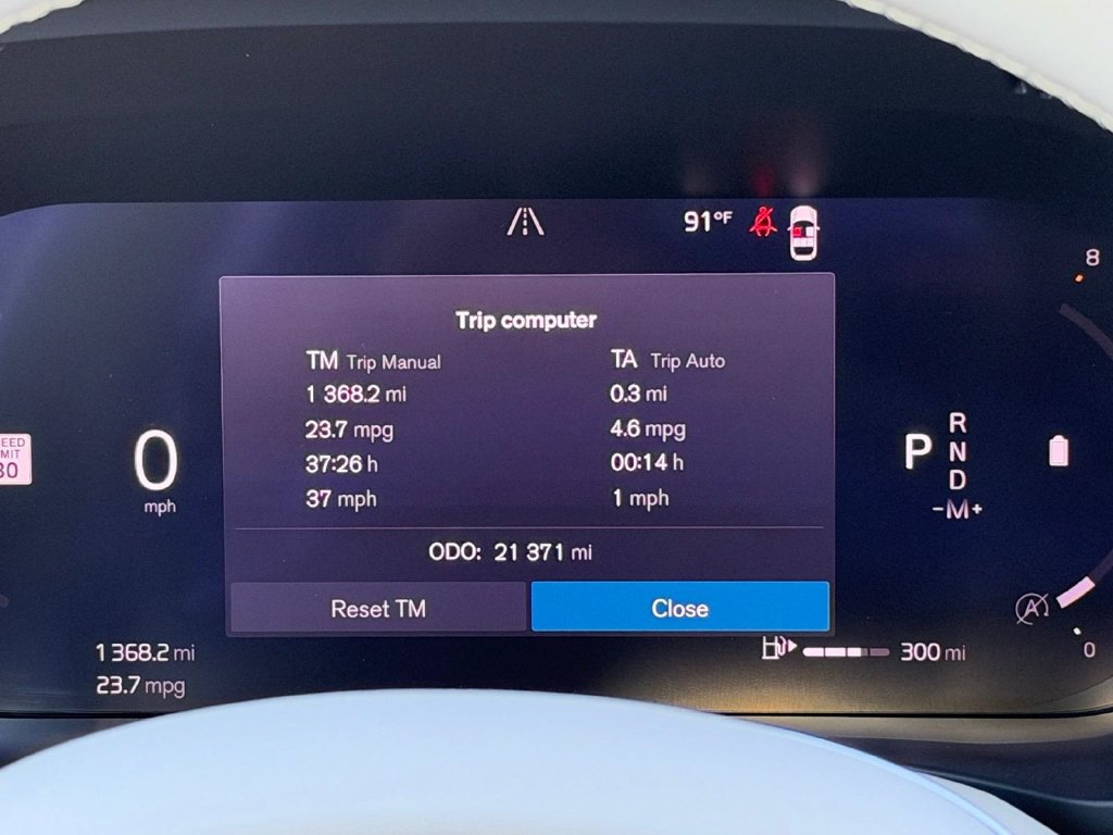 Certified 2024 Volvo XC60 B5 Plus w/ Protection Package Premier AWD/4WD image 12