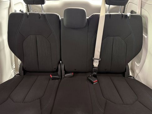 Used 2021 Chrysler Pacifica Touring image 14