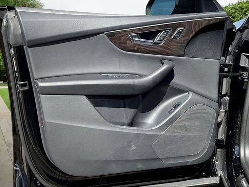 Used 2021 Audi Q8 Premium w/ Black Optic Package image 20