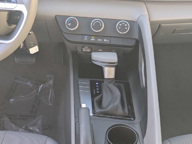 Used 2026 Hyundai Elantra SE FWD image 19