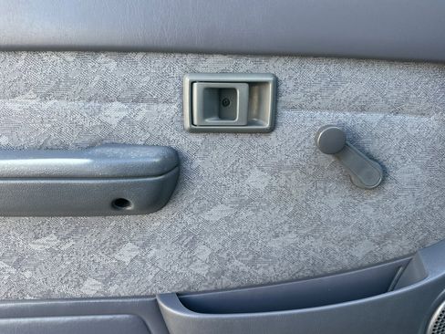 Used 2000 Toyota Tacoma 2WD Regular Cab image 11