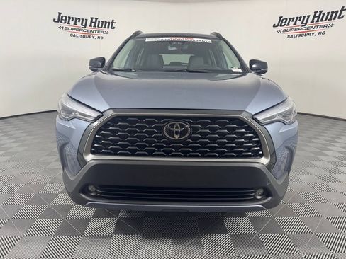 Used 2025 Toyota Corolla Cross XLE w/ Convenience Package FWD image 4