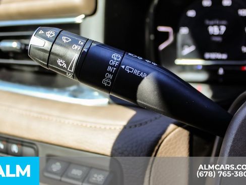 Used 2022 GMC Yukon XL Denali w/ Denali Premium Package image 30