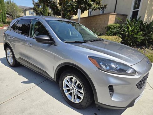 Used 2022 Ford Escape SE w/ Convenience Package FWD image 2