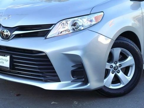 Used 2020 Toyota Sienna LE image 5