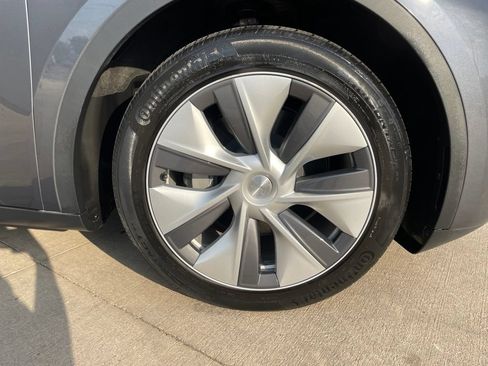 Used 2023 Tesla Model Y Performance AWD/4WD image 28