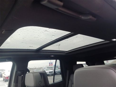 Used 2022 Chevrolet Tahoe Z71 w/ Luxury Package image 23