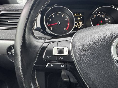 Used 2016 Volkswagen Jetta Sport FWD image 28