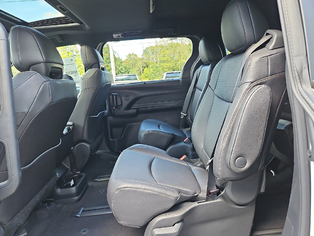 New 2026 Toyota Sienna XLE Woodland Edition AWD/4WD image 9