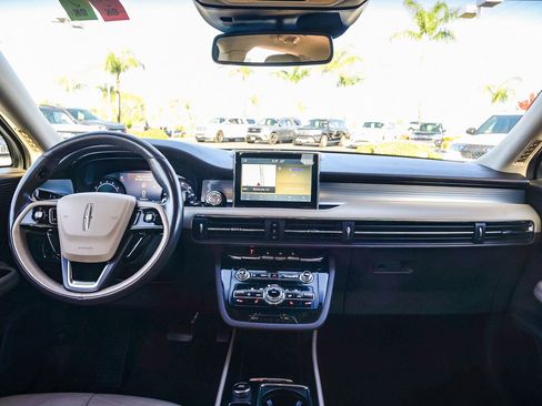 Used 2021 Lincoln Corsair AWD w/ Premium Package image 12