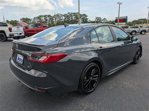 Used 2025 Toyota Camry SE image 3